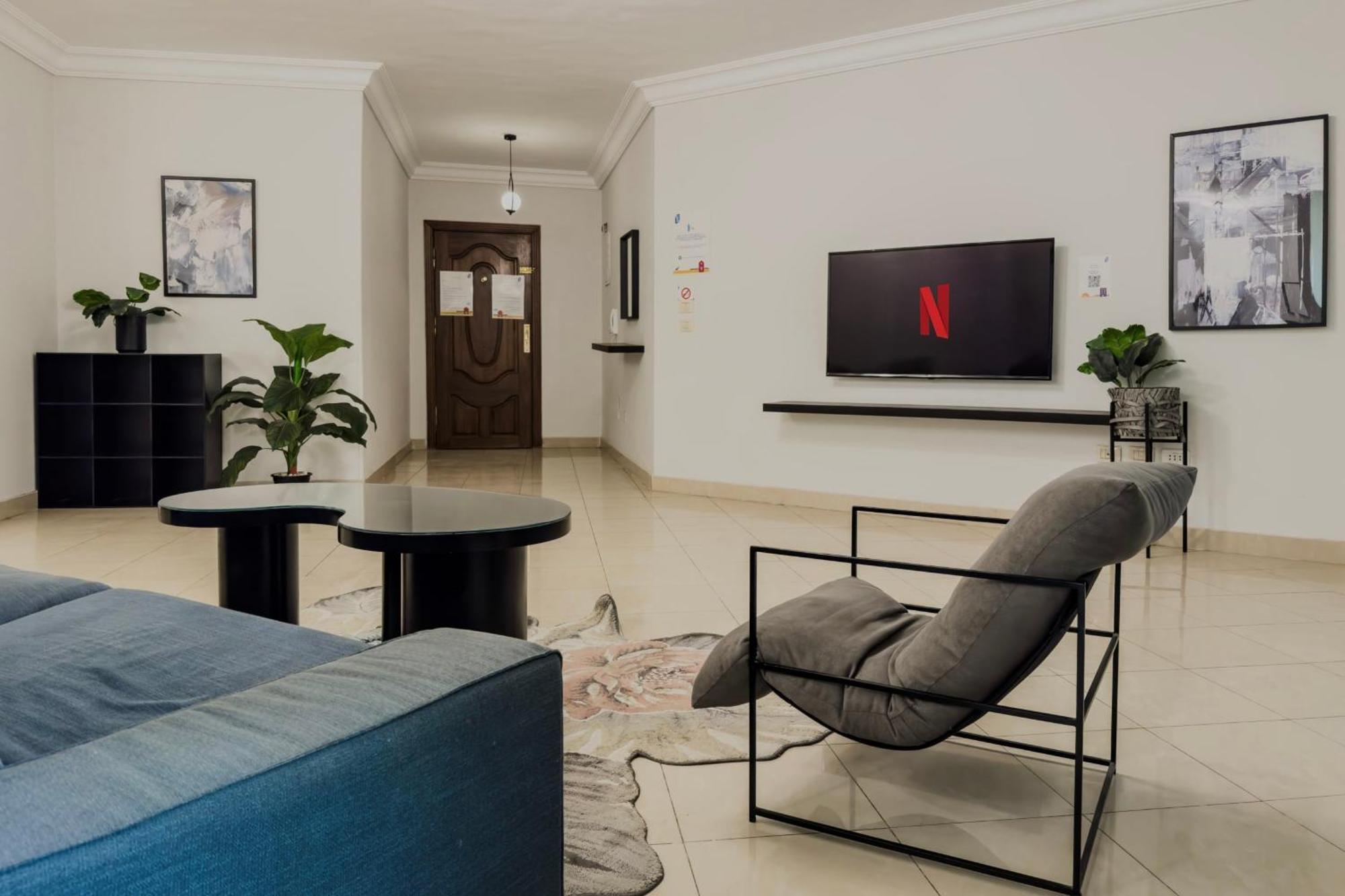 Distinct & Decent 2 Bdr Apt Steps From Nightlife And Airport Kahire Dış mekan fotoğraf