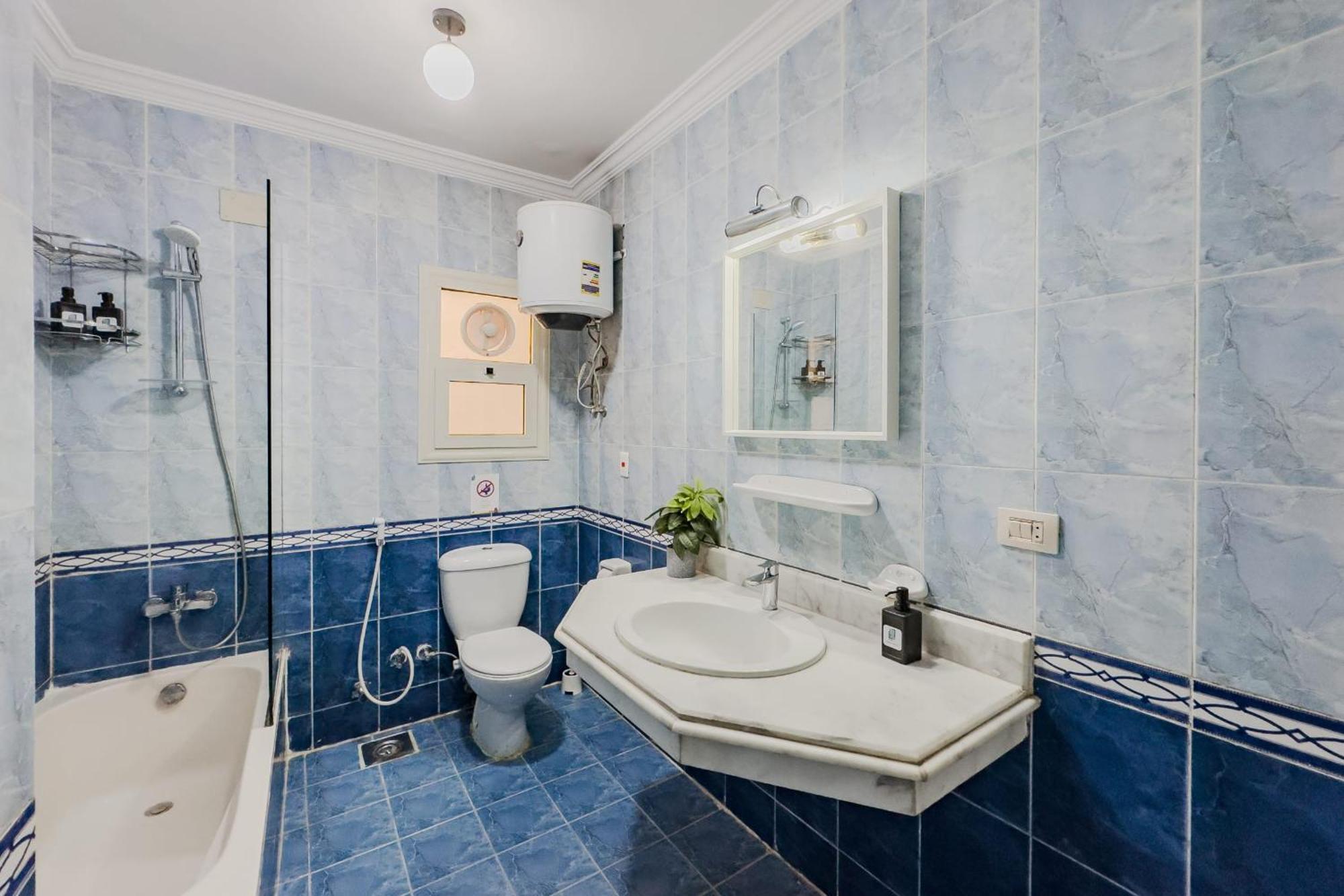 Distinct & Decent 2 Bdr Apt Steps From Nightlife And Airport Kahire Dış mekan fotoğraf